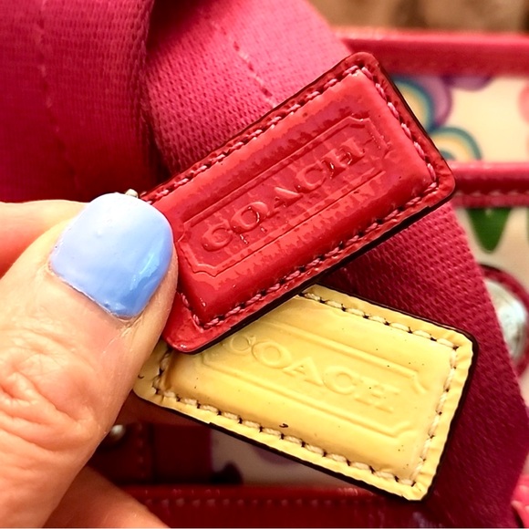 GUC Coach Graffiti Daisy Multi-Color Florals, Pink Nylon Shoulder Bag/Tote - Picture 7 of 16